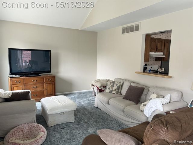 21384 Deerfield Drive, Trenton, MI 48183