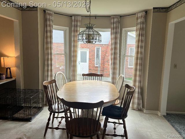 21384 Deerfield Drive, Trenton, MI 48183