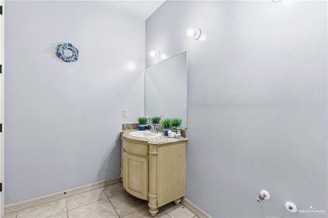 1511 N Santa Fe Street, Alton, TX 78573