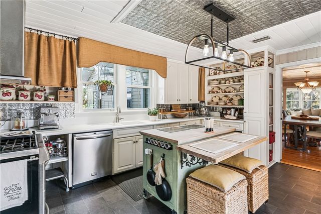 725 Lanier Blvd, Brunswick, GA 31520