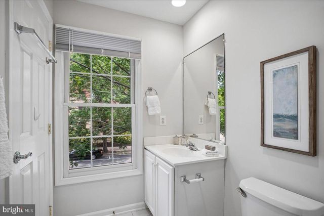 2422 14TH ST N, Arlington, VA 22201