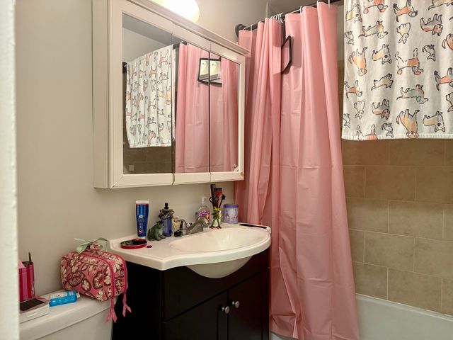 655 W IRVING PARK Road 611, Chicago, IL 60613