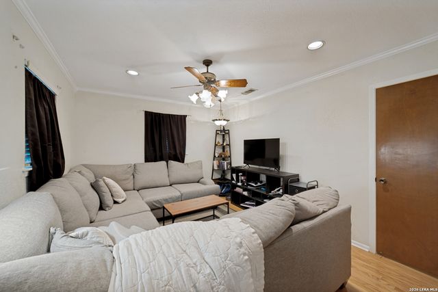 6534 Hoofs, San Antonio, TX 78240