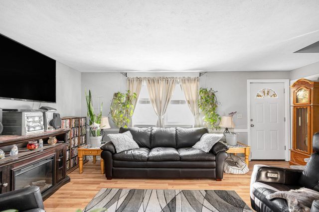 33 iris Drive, Merrimack, NH 03054