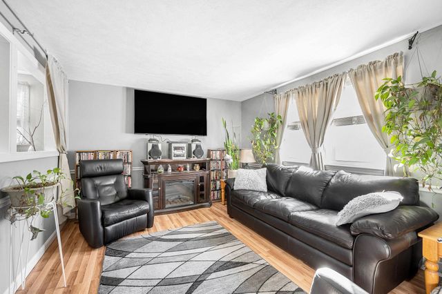 33 iris Drive, Merrimack, NH 03054