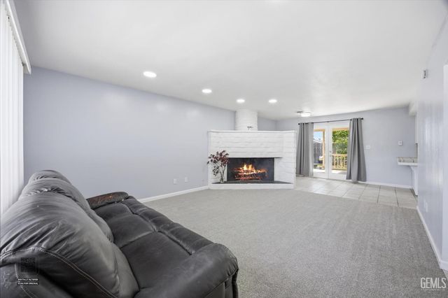 4205 Coronado Avenue, Bakersfield, CA 93306