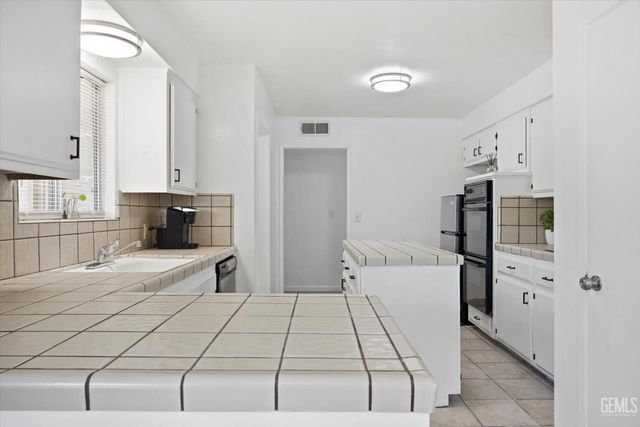 4205 Coronado Avenue, Bakersfield, CA 93306