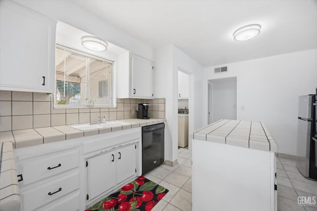 4205 Coronado Avenue, Bakersfield, CA 93306
