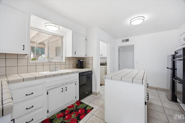 4205 Coronado Avenue, Bakersfield, CA 93306