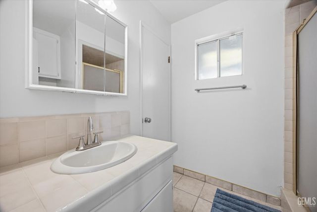 4205 Coronado Avenue, Bakersfield, CA 93306