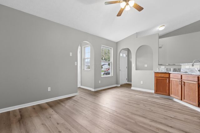 385 Oak Village Drive, Columbus, OH 43207