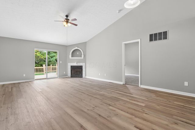 385 Oak Village Drive, Columbus, OH 43207