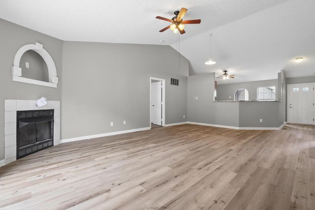385 Oak Village Drive, Columbus, OH 43207