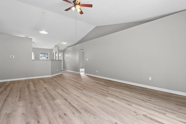 385 Oak Village Drive, Columbus, OH 43207