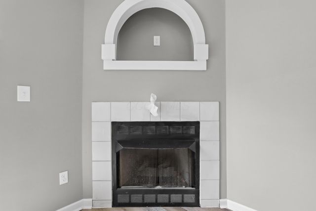 385 Oak Village Drive, Columbus, OH 43207