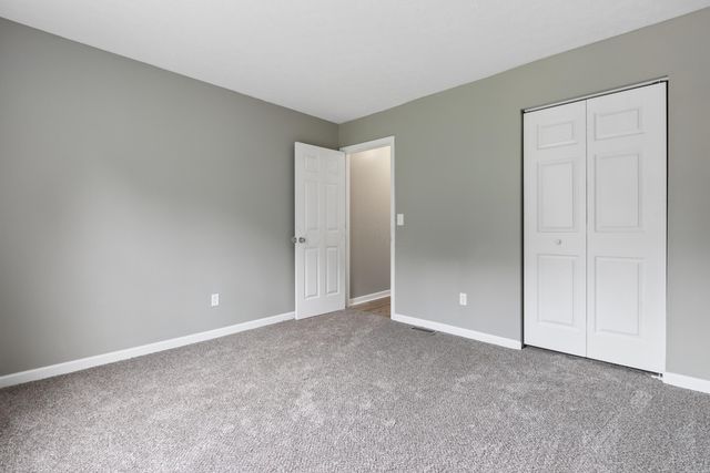 385 Oak Village Drive, Columbus, OH 43207
