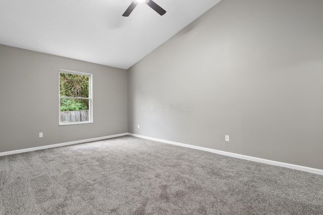 385 Oak Village Drive, Columbus, OH 43207