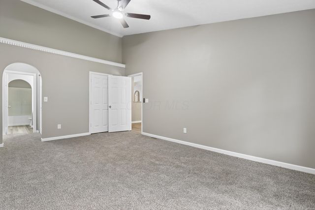 385 Oak Village Drive, Columbus, OH 43207