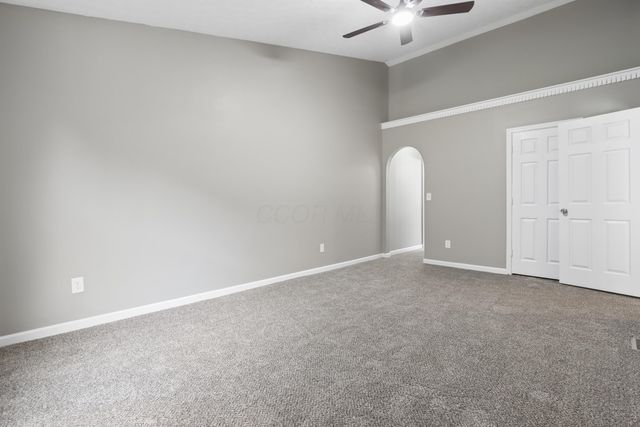 385 Oak Village Drive, Columbus, OH 43207