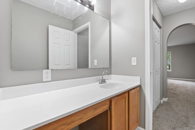 385 Oak Village Drive, Columbus, OH 43207