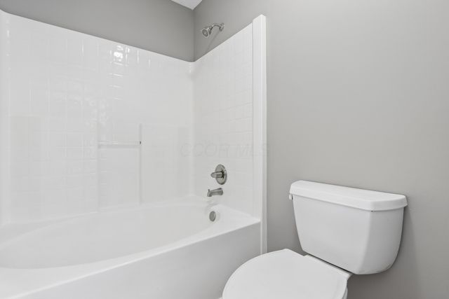 385 Oak Village Drive, Columbus, OH 43207