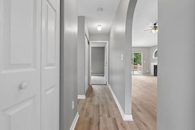 385 Oak Village Drive, Columbus, OH 43207