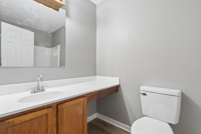 385 Oak Village Drive, Columbus, OH 43207