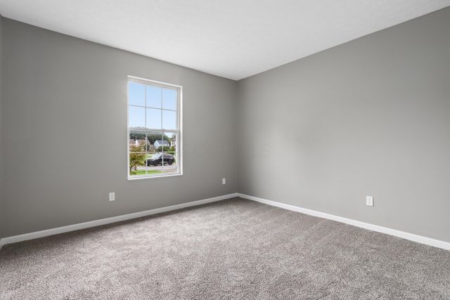 385 Oak Village Drive, Columbus, OH 43207