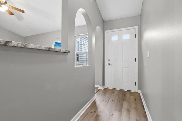 385 Oak Village Drive, Columbus, OH 43207