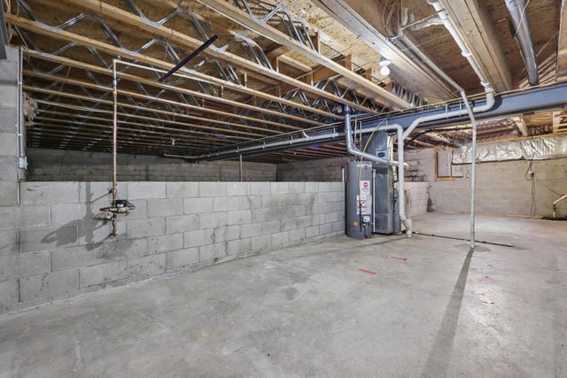 385 Oak Village Drive, Columbus, OH 43207