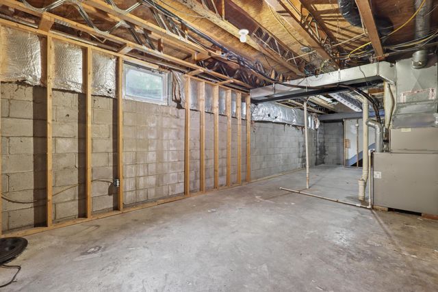 385 Oak Village Drive, Columbus, OH 43207