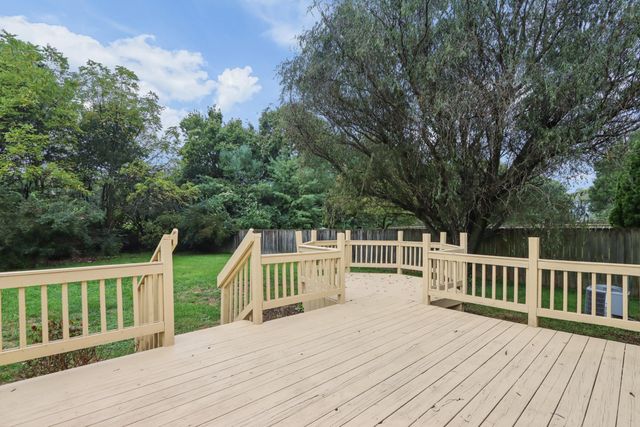 385 Oak Village Drive, Columbus, OH 43207