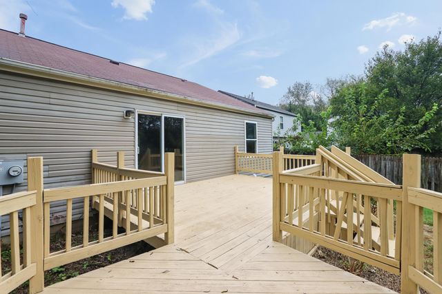 385 Oak Village Drive, Columbus, OH 43207