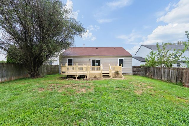 385 Oak Village Drive, Columbus, OH 43207