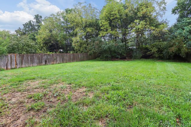 385 Oak Village Drive, Columbus, OH 43207