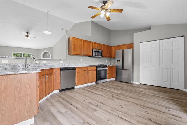 385 Oak Village Drive, Columbus, OH 43207