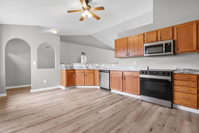 385 Oak Village Drive, Columbus, OH 43207
