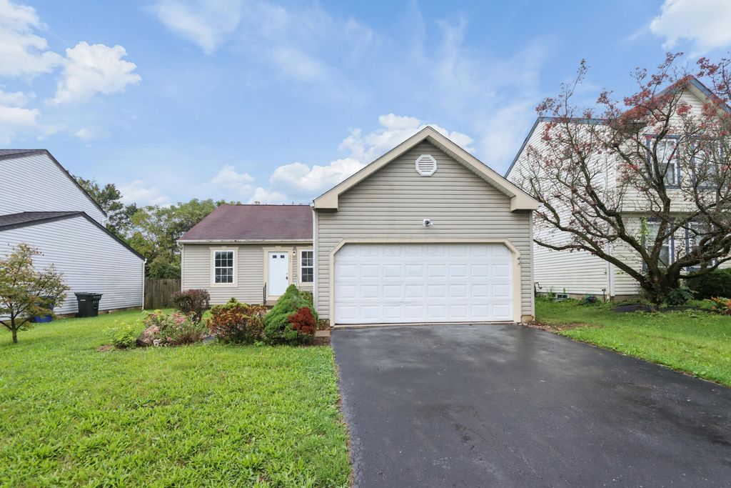 385 Oak Village Drive, Columbus, OH 43207