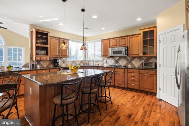 921 KENNEDY DR, Winchester, VA 22601