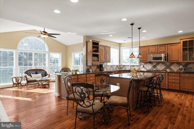 921 KENNEDY DR, Winchester, VA 22601