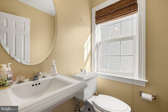 921 KENNEDY DR, Winchester, VA 22601