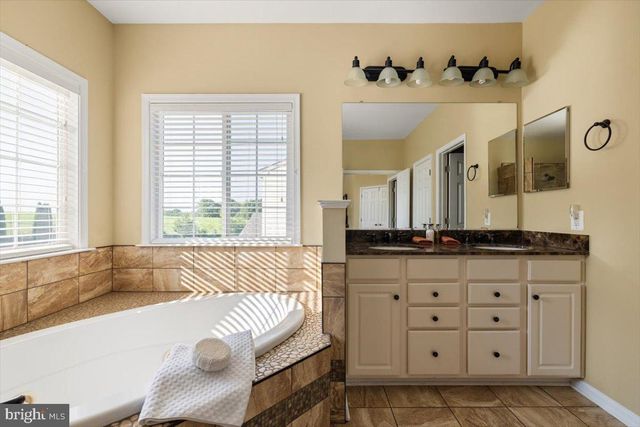 921 KENNEDY DR, Winchester, VA 22601