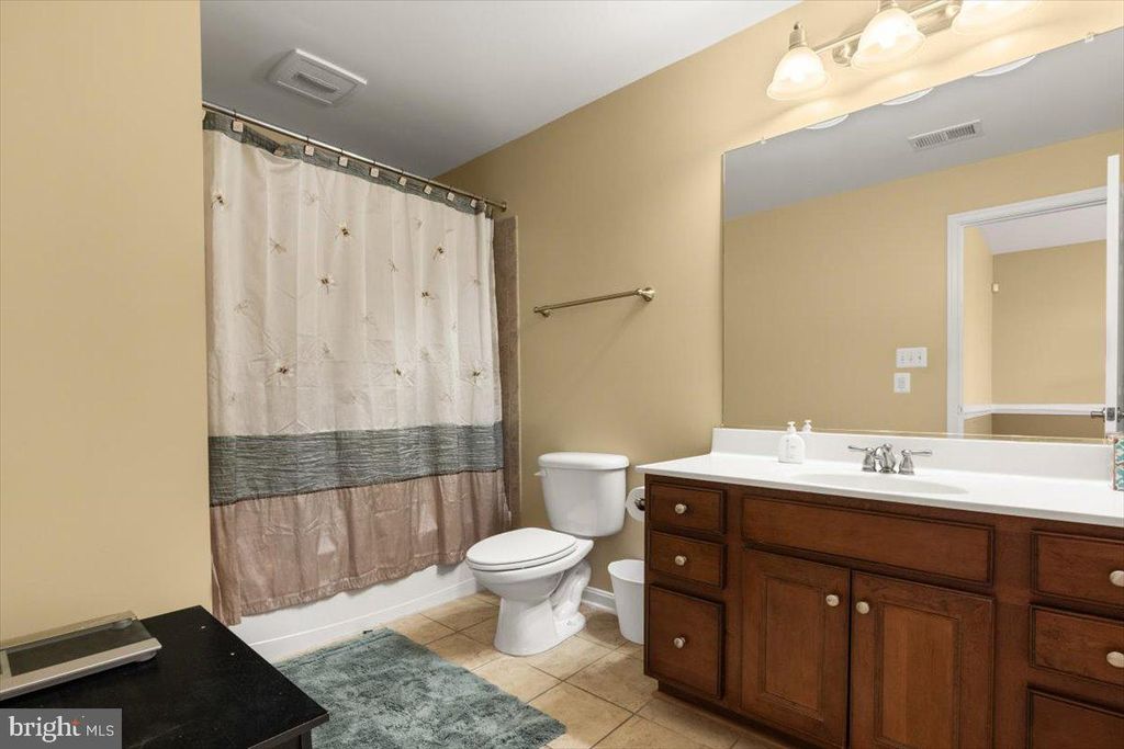 921 KENNEDY DR, Winchester, VA 22601