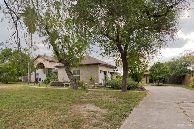 1961 S Lion Lake S Drive, Weslaco, TX 78596