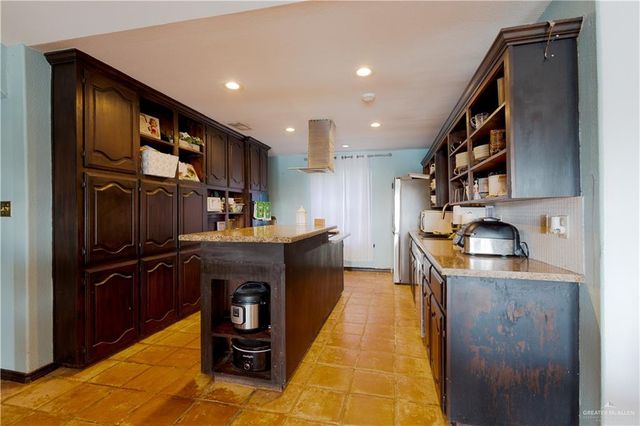 1961 S Lion Lake S Drive, Weslaco, TX 78596