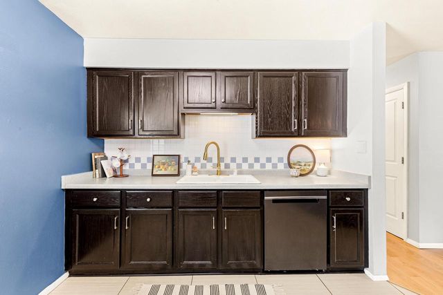 1376 Aldoro DRIVE, Waukesha, WI 53188