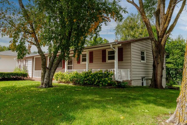 1376 Aldoro DRIVE, Waukesha, WI 53188