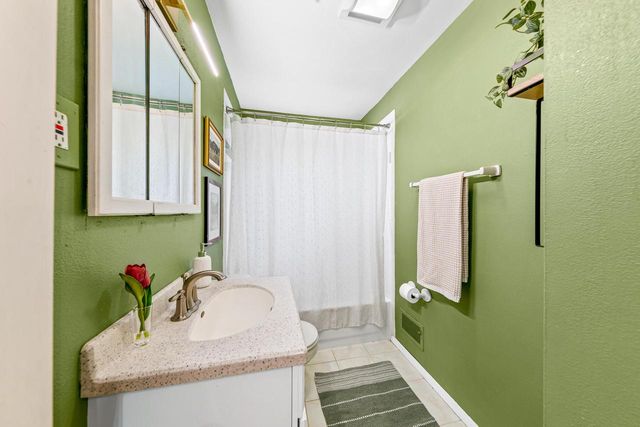 1376 Aldoro DRIVE, Waukesha, WI 53188
