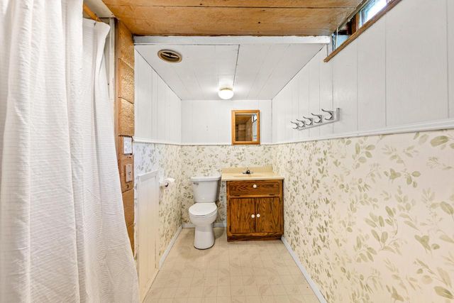 1376 Aldoro DRIVE, Waukesha, WI 53188