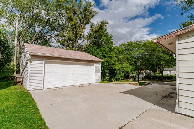 1376 Aldoro DRIVE, Waukesha, WI 53188